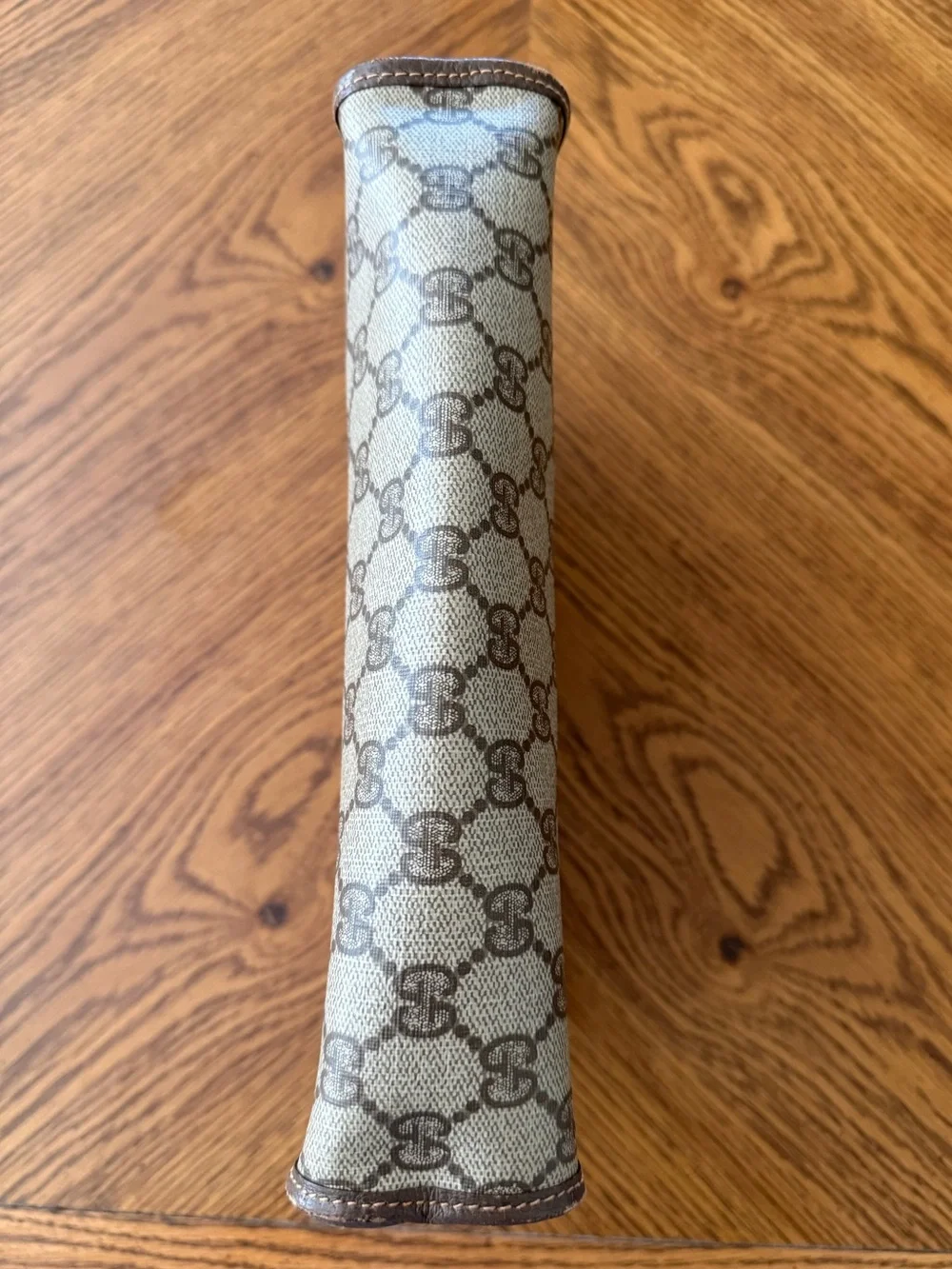 Gucci clean gg leather